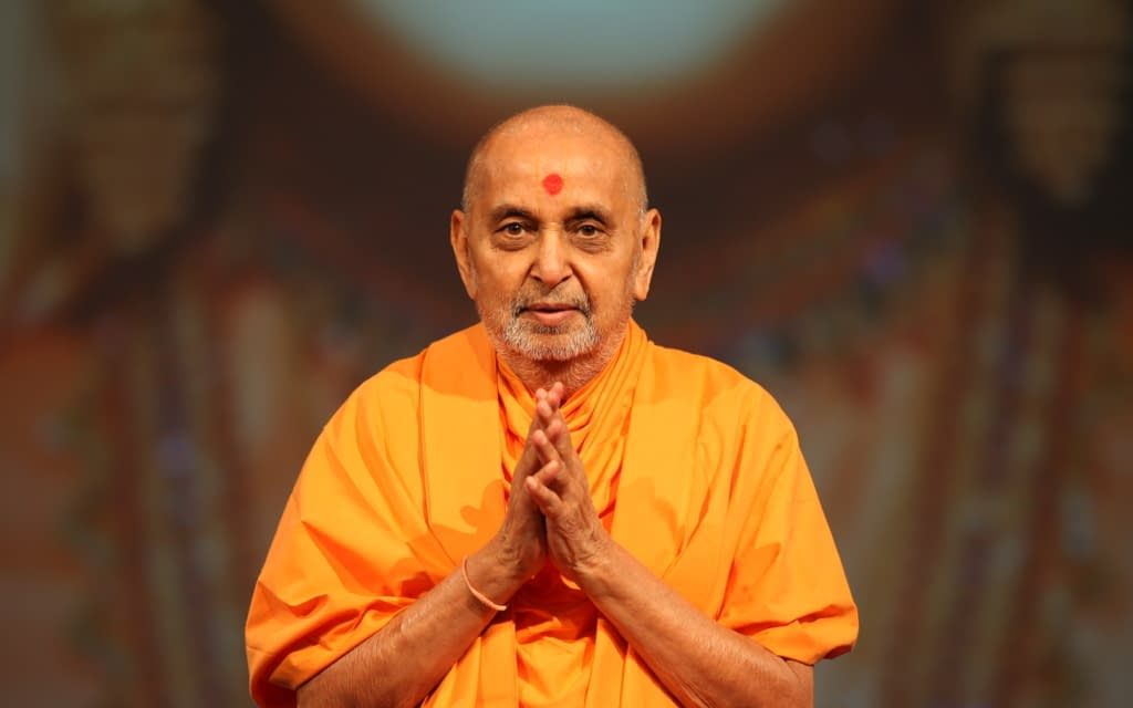 old ipicture of pramukhswami maharaj