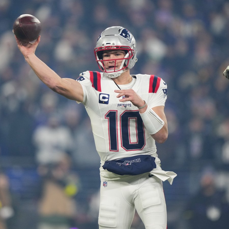 Drake Maye Breaks Through With First 300-Yard Passing Night