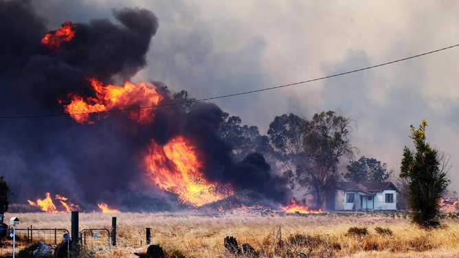 Fire Perth: Bushfire Emergency in Perth’s East as Flames Burn Near Petrol Station