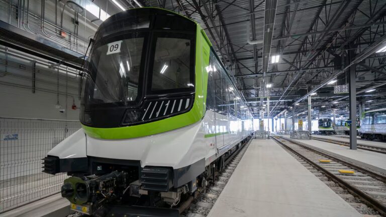 REM Trains Hit by Network-Wide Technical Issue, Causing Rush-Hour Delays Across Montreal