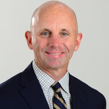 Sean McDonough Named 2025 National Sportscaster of the Year After Decades at ESPN