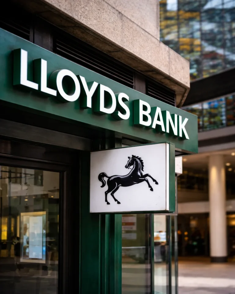 Lloyds Stock Edges Lower in Early Trade as NatWest Cuts Mortgage Rates Ahead of BoE Decision