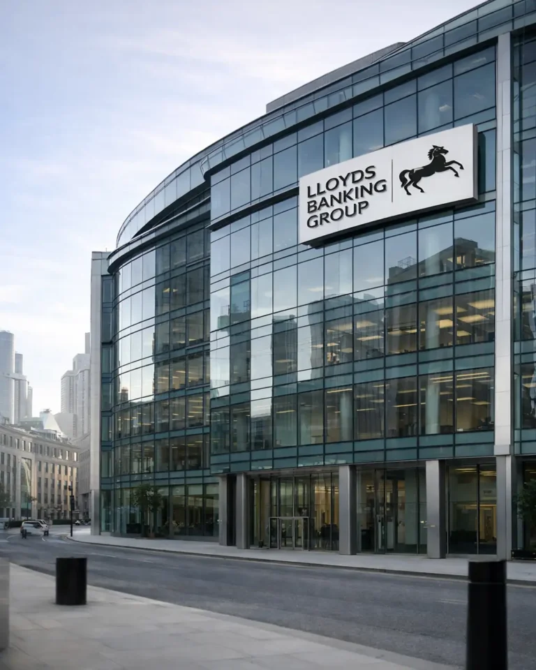 Lloyds Shares Today Fall Despite £2B Earnings Beat as UK Growth Slows to 0.5%
