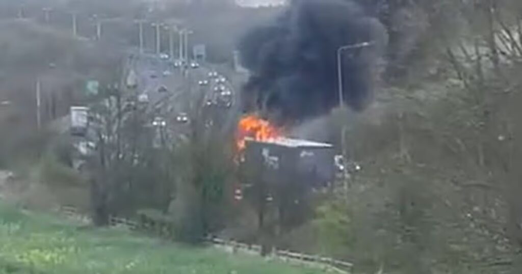 Humber Bridge Traffic Chaos as Lorry Fire Shuts A15 Northbound and Sparks Long Queues