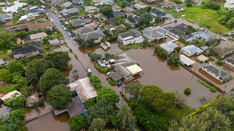 Hawaii Floods: 4,000 Evacuated on O’ahu as Wahiawa Dam Nears Collapse, Homes Washed Away