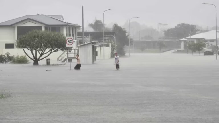 Eastern Queensland Floods: Bundaberg Residents Ordered to Leave as Burnett River Nears Major Flood Level