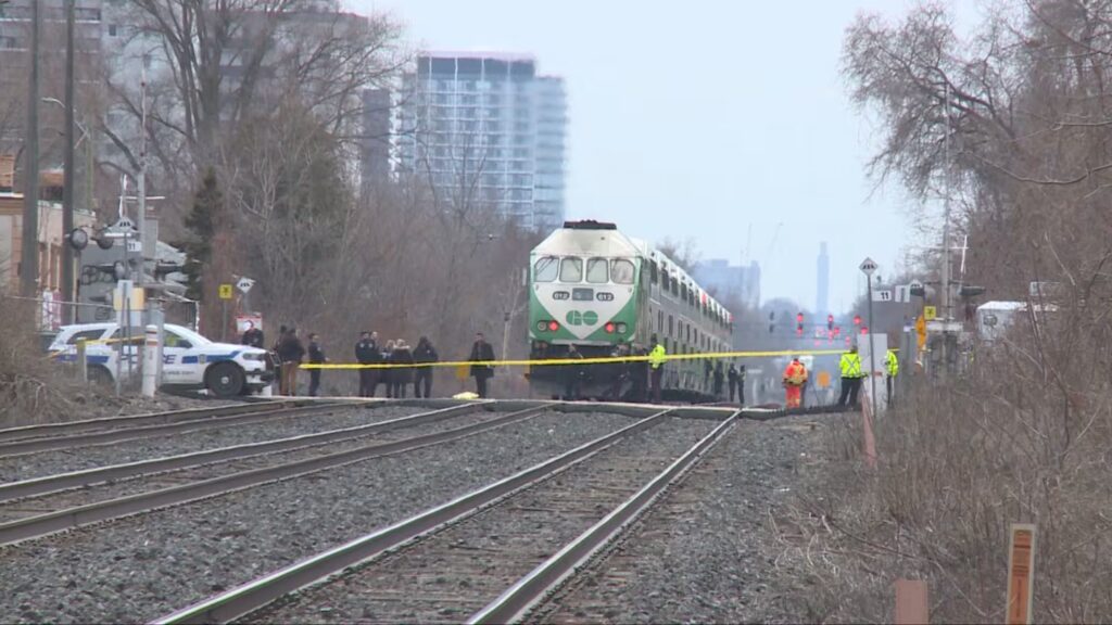 Lakeshore West GO Train Fatality: 13-Year-Old Boy Killed in Mississauga After Crossing Barrier