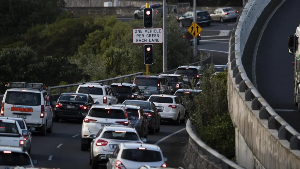 Auckland Motorway: One Dead, Two Injured in Crash, Traffic Disrupted After Two-Vehicle Collision