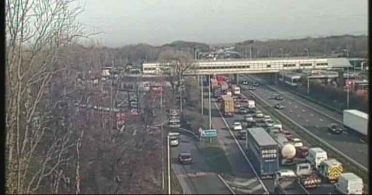 M61 Traffic Chaos Today as Police Incident Shuts Motorway Near Bolton During Rush Hour