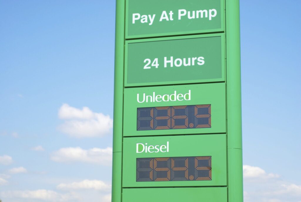 Petrol Prices Jump Past $3 a Litre in New Zealand as Middle East Conflict Pushes Oil Toward $85