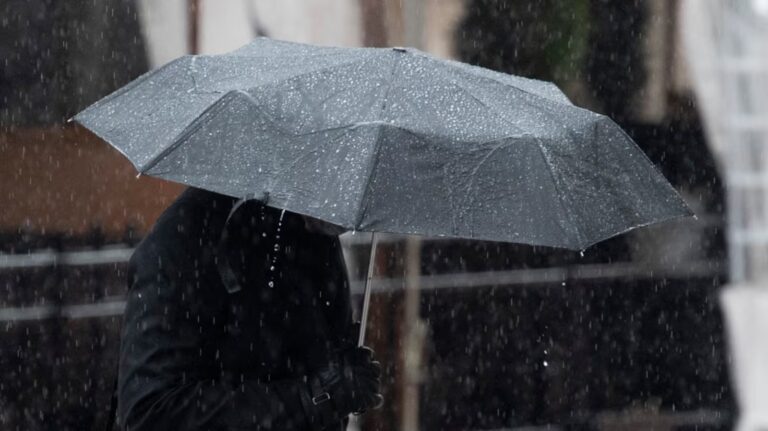 Ottawa Weather Turns Dangerous: 30 mm Rain, Freezing Drizzle Threat During Commute
