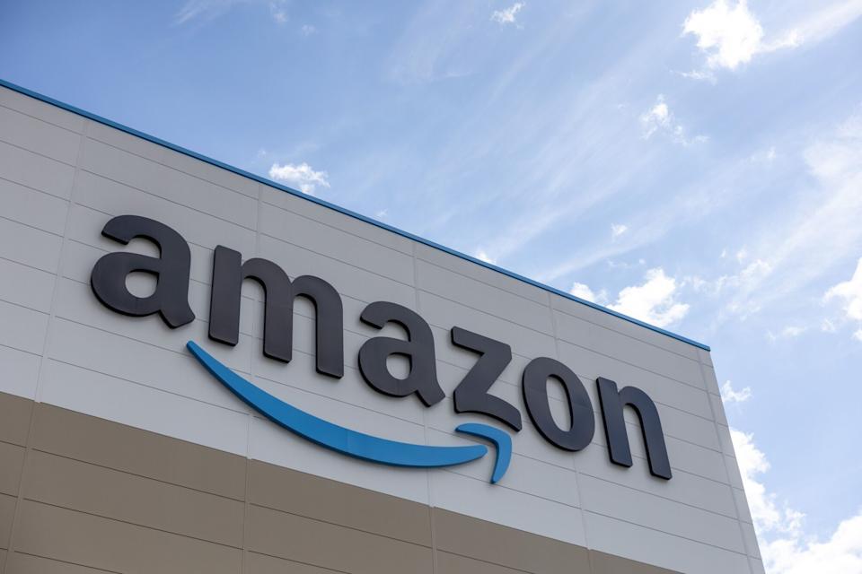 Amazon Stock Rises 2.3% as AWS Bahrain Disruption Sparks Global Cloud Risk Fears