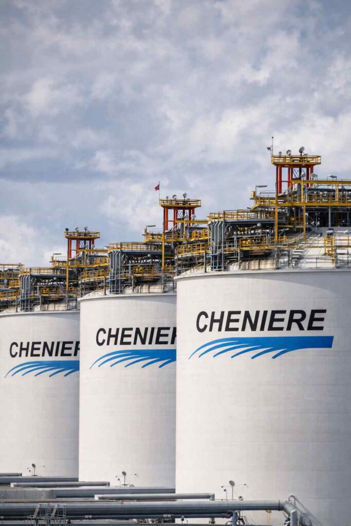 Cheniere Energy (LNG) Surges 10.14% to $293 on Thailand LNG Deal, Gas Prices Jump 5%
