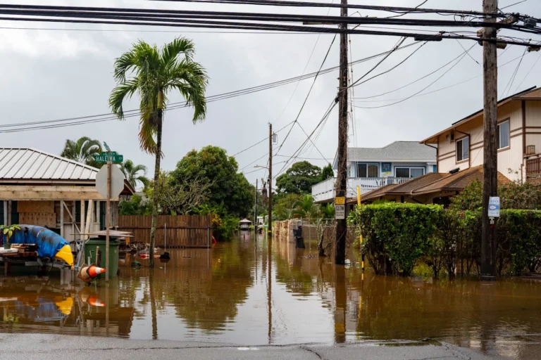 Hawaii Floods 2026: $1 Billion Damage Risk as 120-Year Dam Nears Collapse