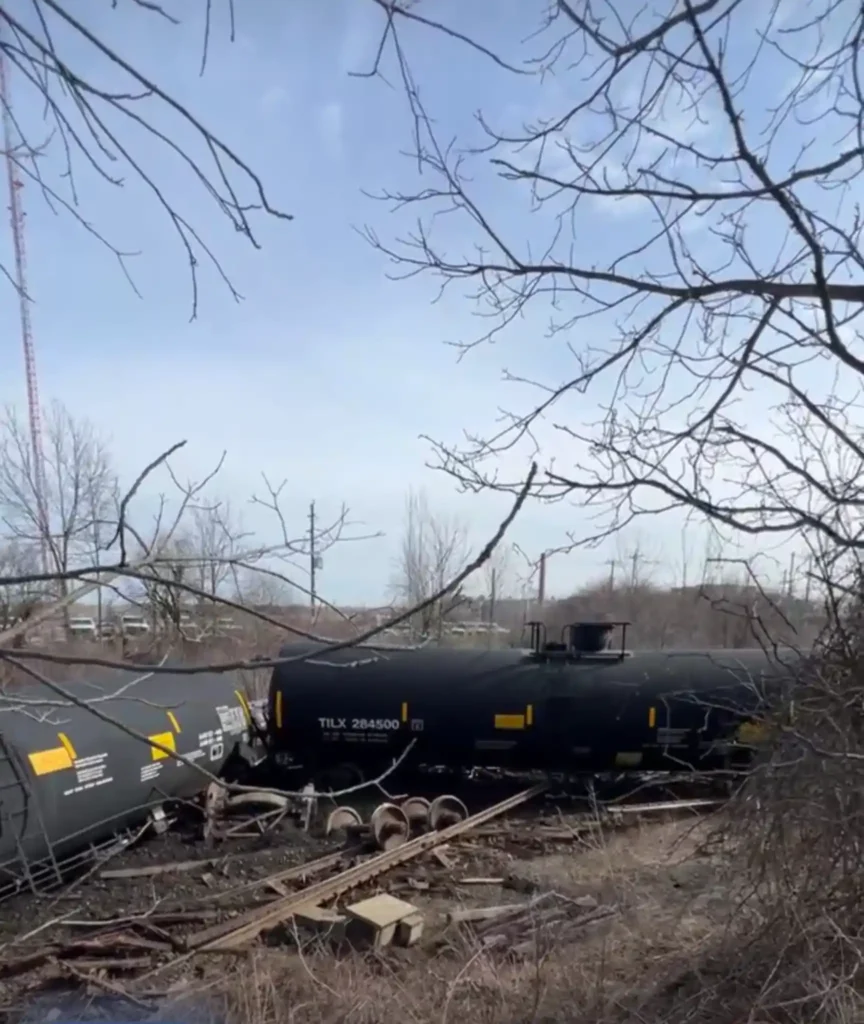 CN Railway Derailment in Ontario Disrupts Niagara GO Service as Polyethylene Spills