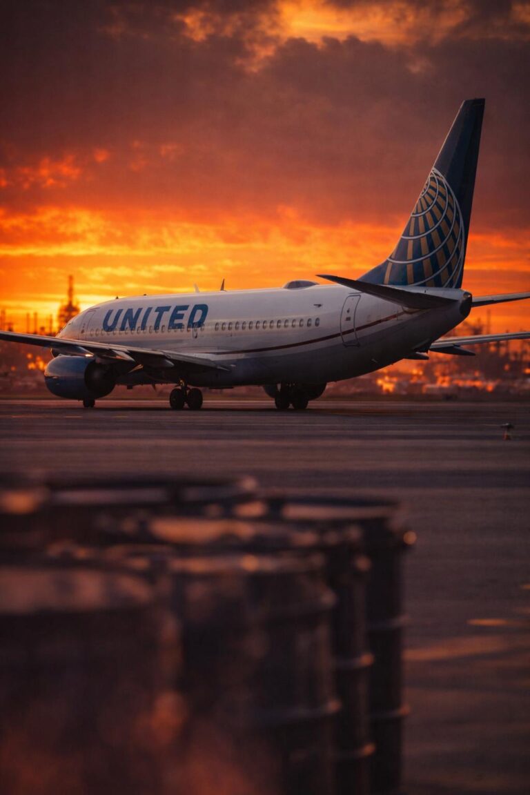 United Airlines (UAL) Stock Surges 5.89% Today to $95 as Oil Eases — But Fuel Risks Still Loom