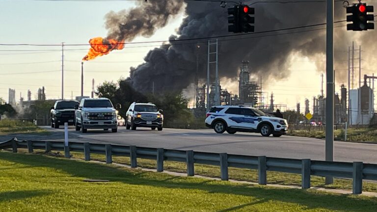 Valero (VLO) Refinery Explosion Sparks Shelter Alert â Oil Prices May Rise 5% as Supply Fears Grow