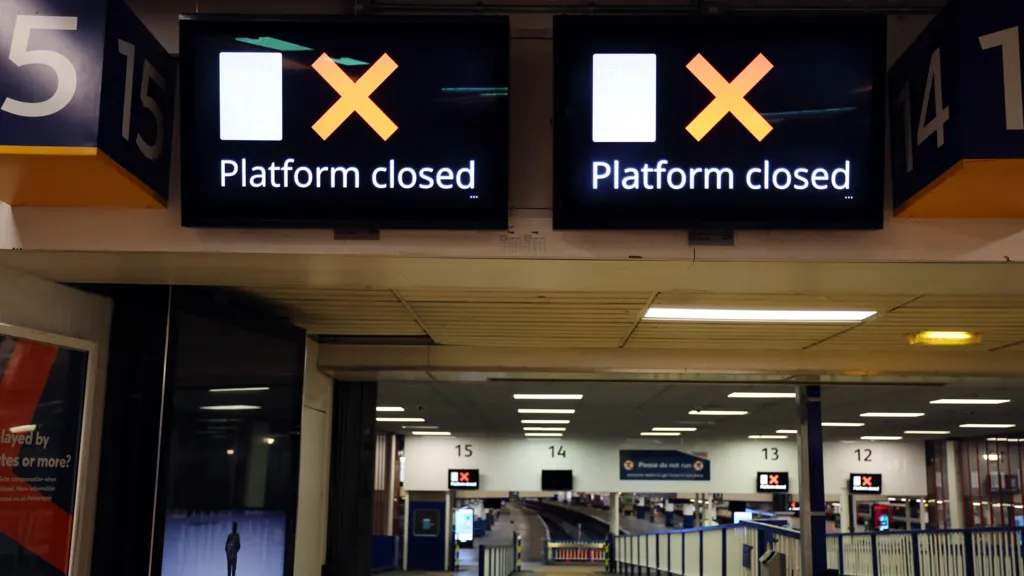 UK Rail Chaos: No Trains to London Euston for 6 Days as Easter Travel Disruptions Hit Millions