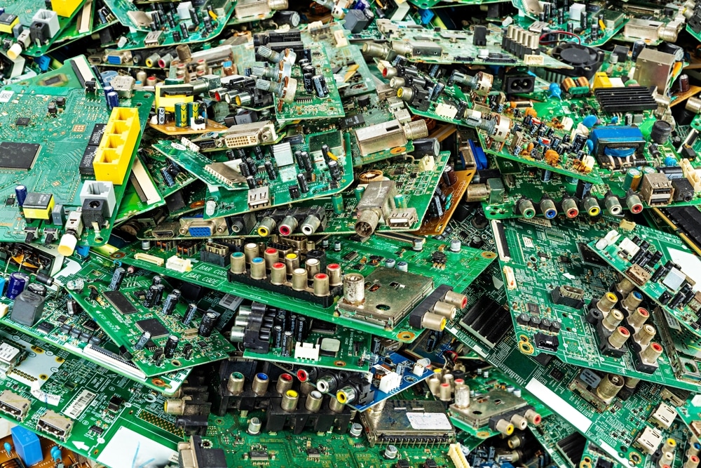 You’ve Been Throwing Away This Common Item—Scientists Extract 450mg of 22-Carat Gold from E-Waste