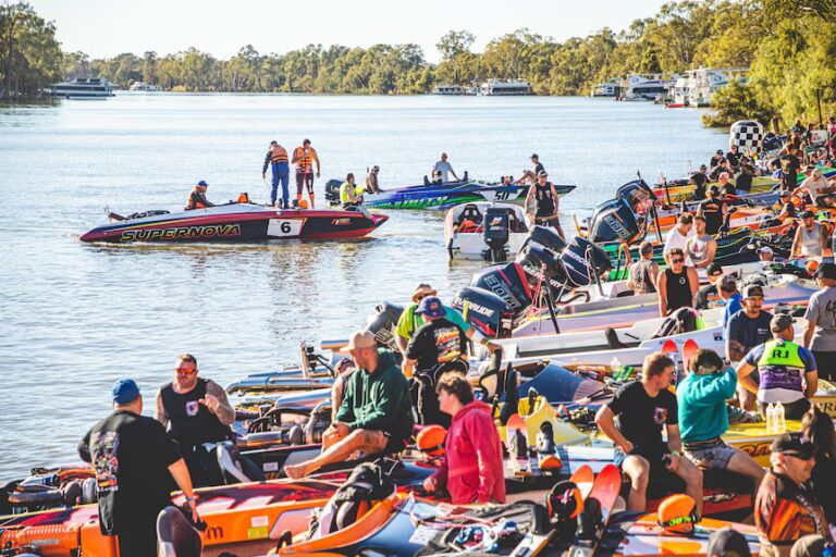 Mildura 100 Crash: Speedboat Hits Tree on Murray River, Four Injured