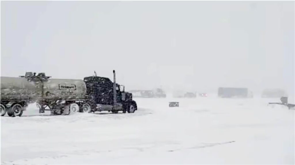 Alberta Snowstorm Shuts Highway 63, Hundreds Stranded Near Fort McMurray as RCMP Warn of Treacherous Roads