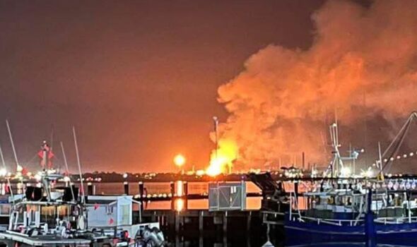 Explosions Reported as Geelong Refinery Fire Triggers Emergency Warning and Toxic Smoke Spreads