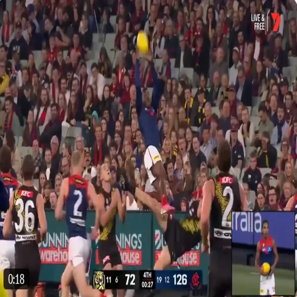 Melbourne Demons Crush Richmond 126–72 as Pickett’s Stunning Mark Steals the Show