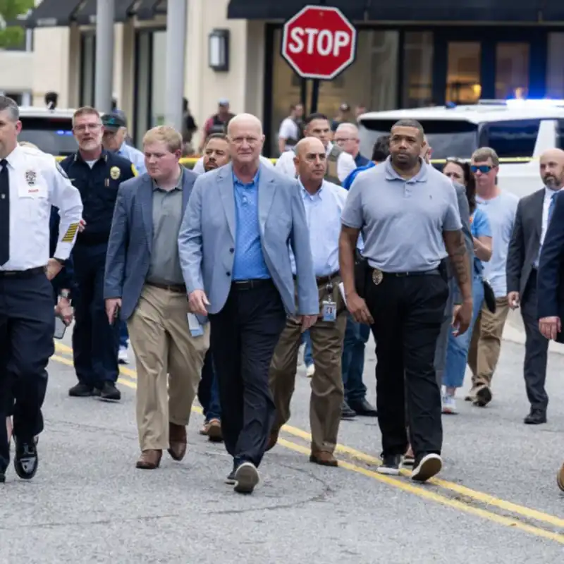 Baton Rouge Mall Shooting: 1 Dead, 5 Injured as Teen Arrested, Police Hunt Second Suspect