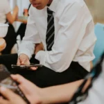 England to Legally Ban Smartphones in Schools Under New Law — What It Means for Students