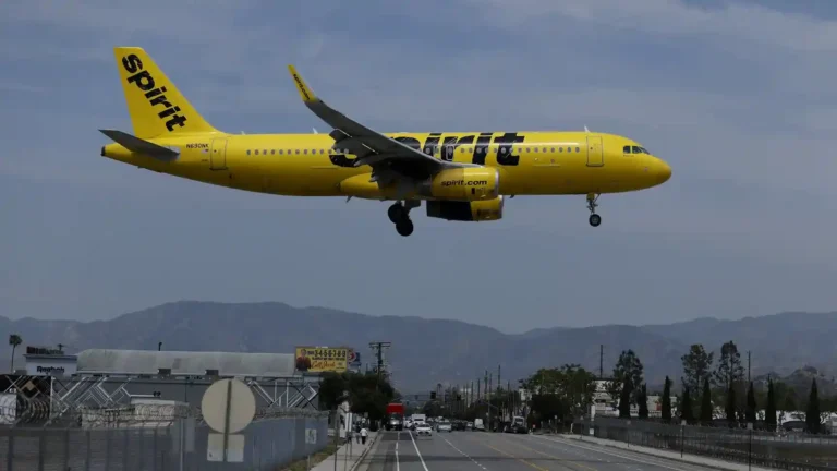 Spirit Stock Surges 456% as Trump Rescue Deal Report Sparks Rally in FLYYQ