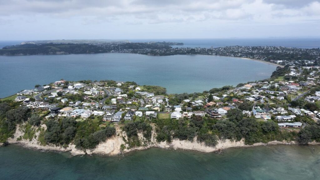 Auckland Crash Horror: One Dead After Car Slams Into Wall in Whangaparāoa