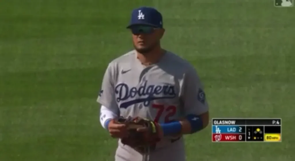 Mookie Betts exits early as Dodgers face sudden injury concern in Washington