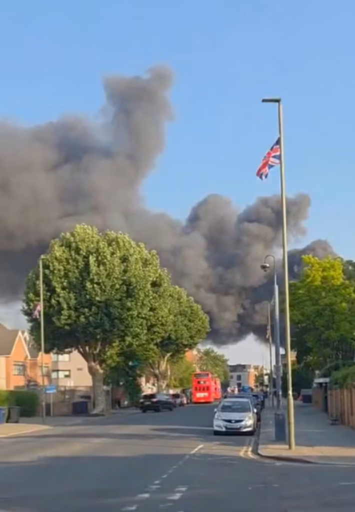 Golders Green Fire: Huge Blaze Near Kosher Kingdom Sends Smoke Across London