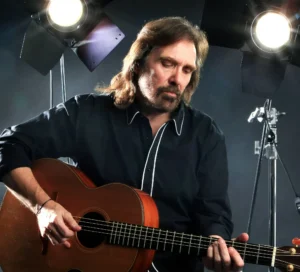 Dennis Locorriere Tribute: The Dr. Hook Voice Behind ‘Sylvia’s Mother’ and 1970s Soft-Rock Gold