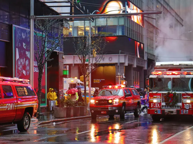 Staten Island Explosion Leaves 1 Dead, 35 Injured as FDNY Firefighters Battle Massive Shipyard Blast