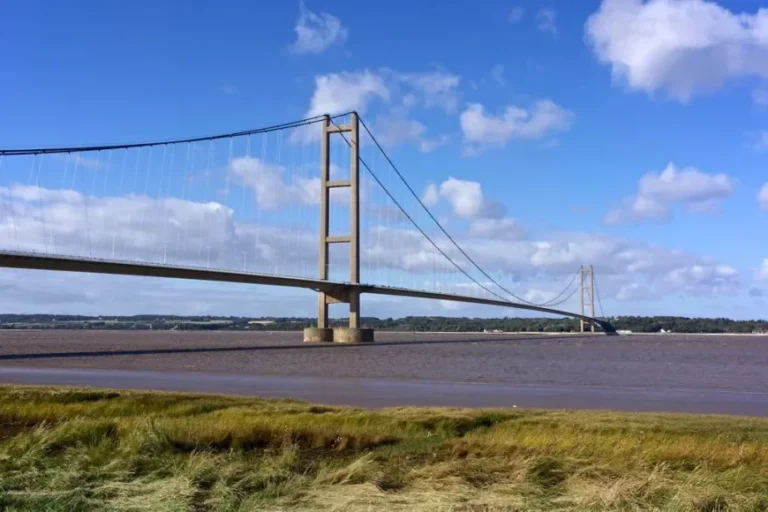 Humber Bridge Closed After Bus Fire Causes Major Traffic Chaos in East Yorkshire