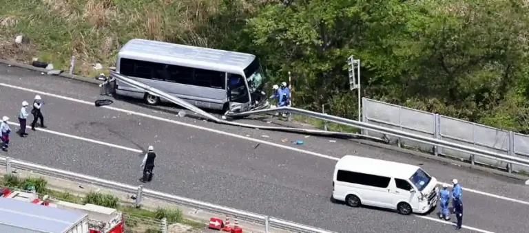 Japan School Bus Crash Kills 17-Year-Old Student, 26 Injured on Ban-Etsu Expressway