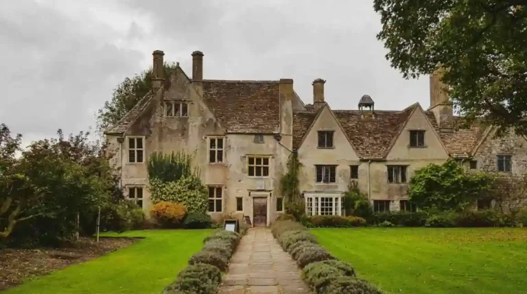 UK Mansion Tax Shock: £7,500 Annual Charge Planned for Luxury Homes From 2028