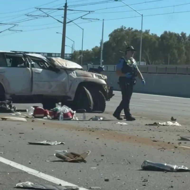 Mitchell Freeway Crash: 18-Year-Old Dead as Northbound Lanes Shut, Perth Traffic Chaos Builds