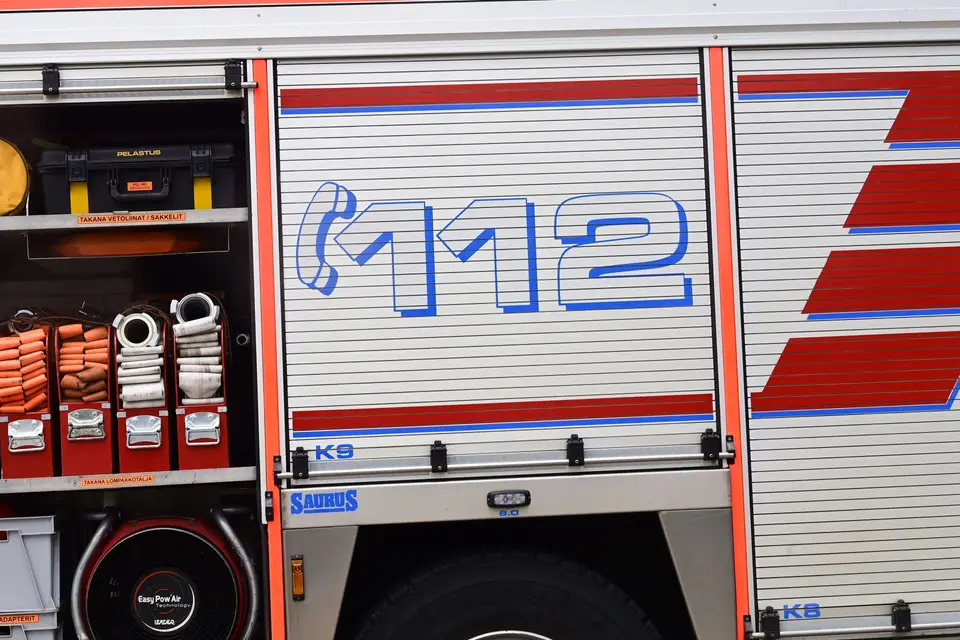 Fire engine parked at an emergency response scene in Finland following the Kemi sulphuric acid leak, with rescue equipment and the emergency number 112 visible on the vehicle.