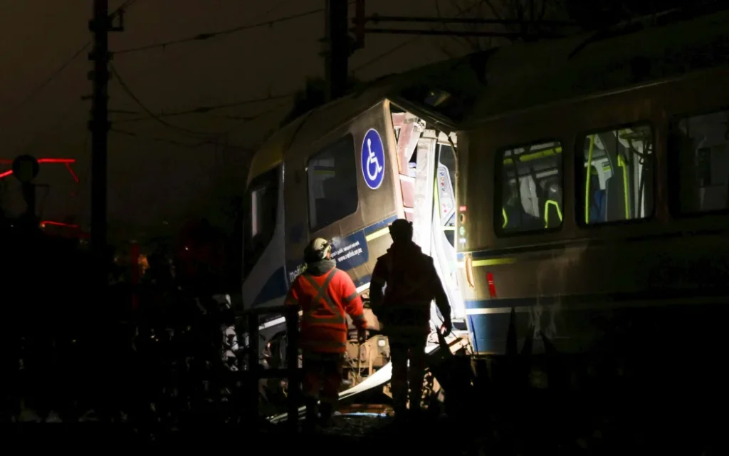 Wellington Train Derailment Injures Six, Two Seriously Hurt Near Khandallah