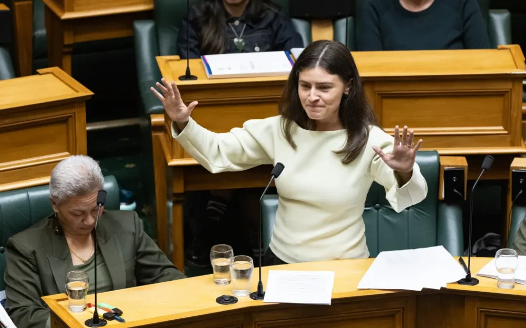Green Party Revises Tax Plan After $826 Million Costing Error in New Zealand