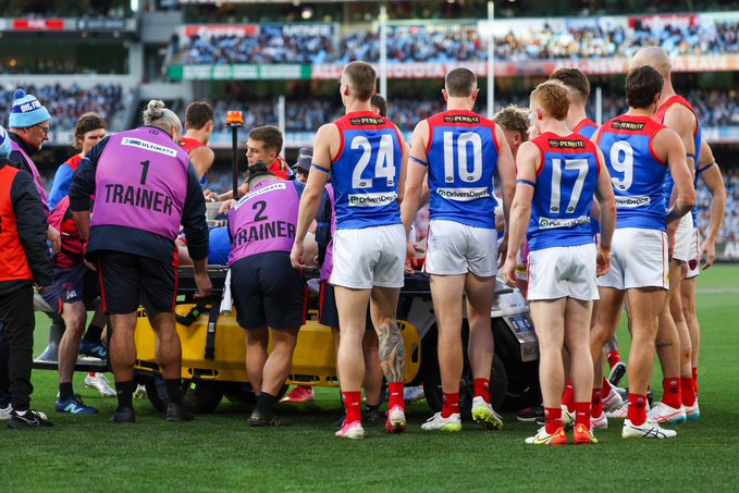 Brody Mihocek Injury Video Shows AFL Forward Stretchered Off