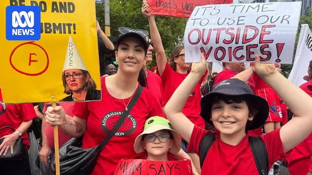 Victorian teachers protest Labor pay deal before election