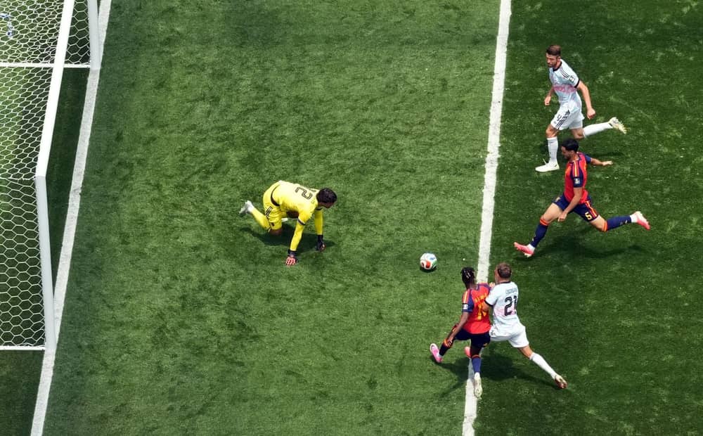 Lammens error punished by Merino