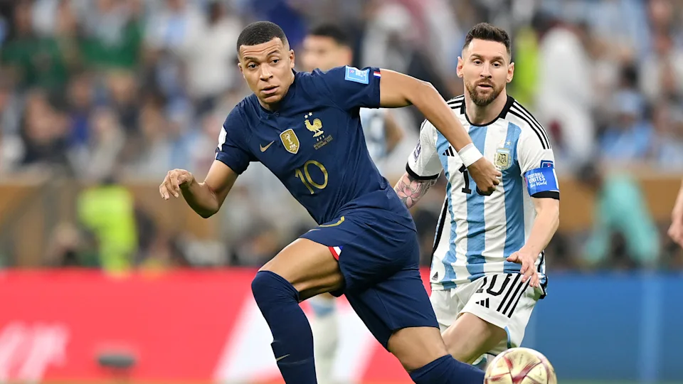 Kylian Mbappé dribbles past Lionel Messi during a France vs Argentina FIFA World Cup match as the 2026 Golden Boot race intensifies.