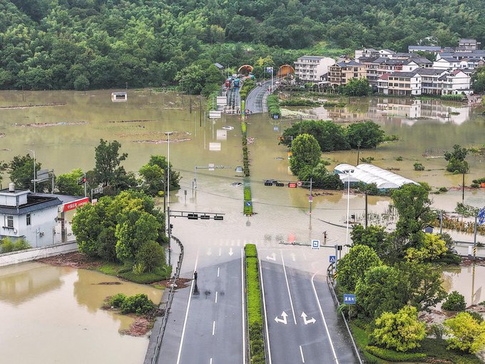 Typhoon Dolphin Hits China: 1 Million Evacuated as Beijing Braces for Heavy Rain
