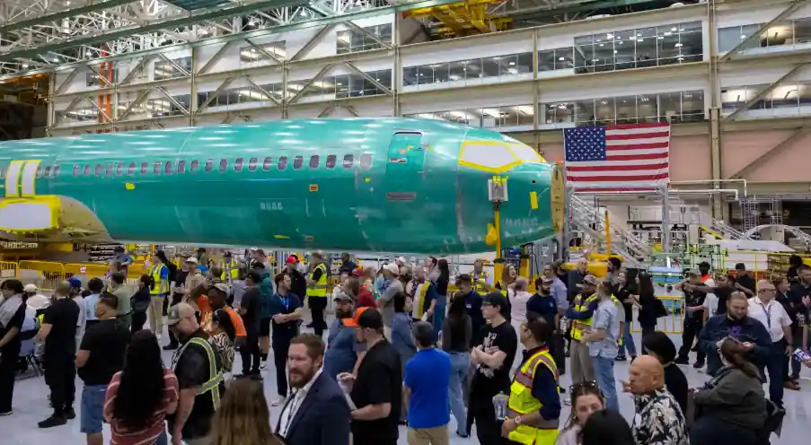 United Airlines Boeing 737 MAX 10 aircraft amid certification and delivery delays
