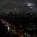 Toronto power outage leaves downtown and east end neighbourhoods without electricity