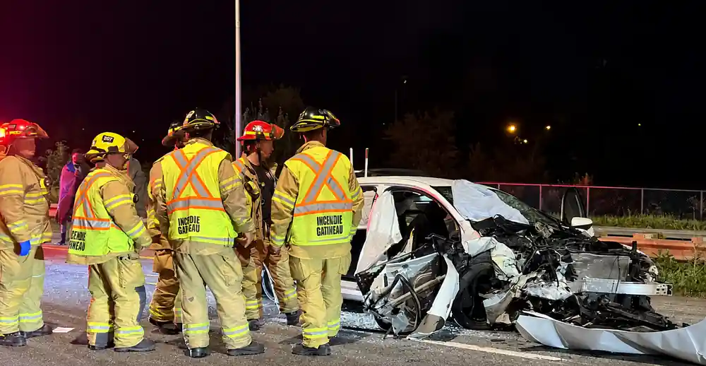 Emergency crews respond to an Autoroute 50 crash in Gatineau, Quebec